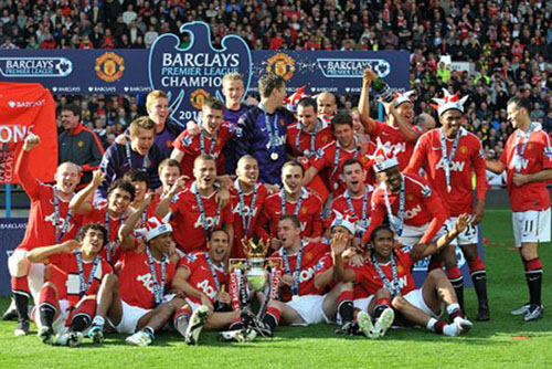 解说米勒参观拳头总部晒照：哎哟,看到两位熟人